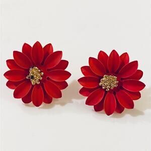Flower stud earrings